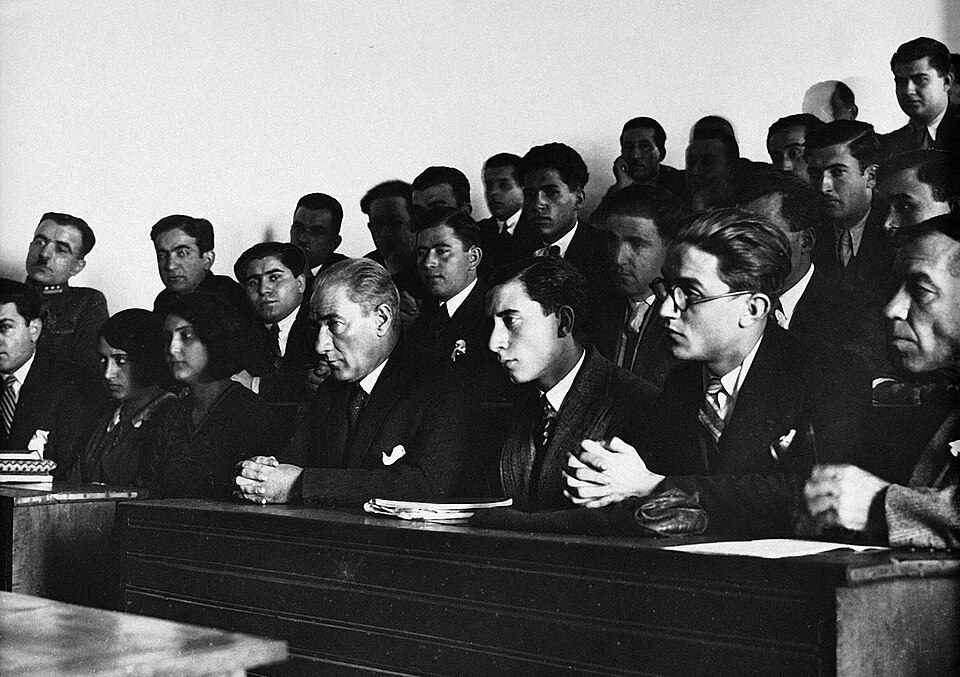 "Efendiler, dünyada her şey için, maddiyat için, maneviyat için, hayat için, muvaffakiyet için en hakiki mürşit ilimdir, fendir. İlim ve fennin dışında yol gösterici aramak gaflettir, cehalettir, dalalettir."